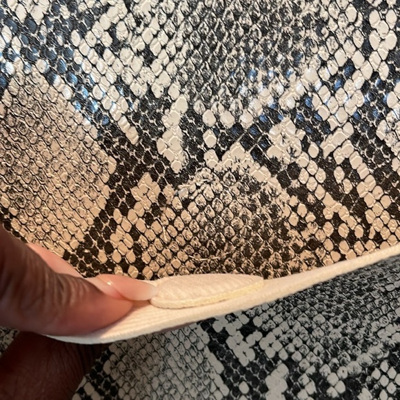 New! Tassel Dome Handbag - Picture 4 of 11